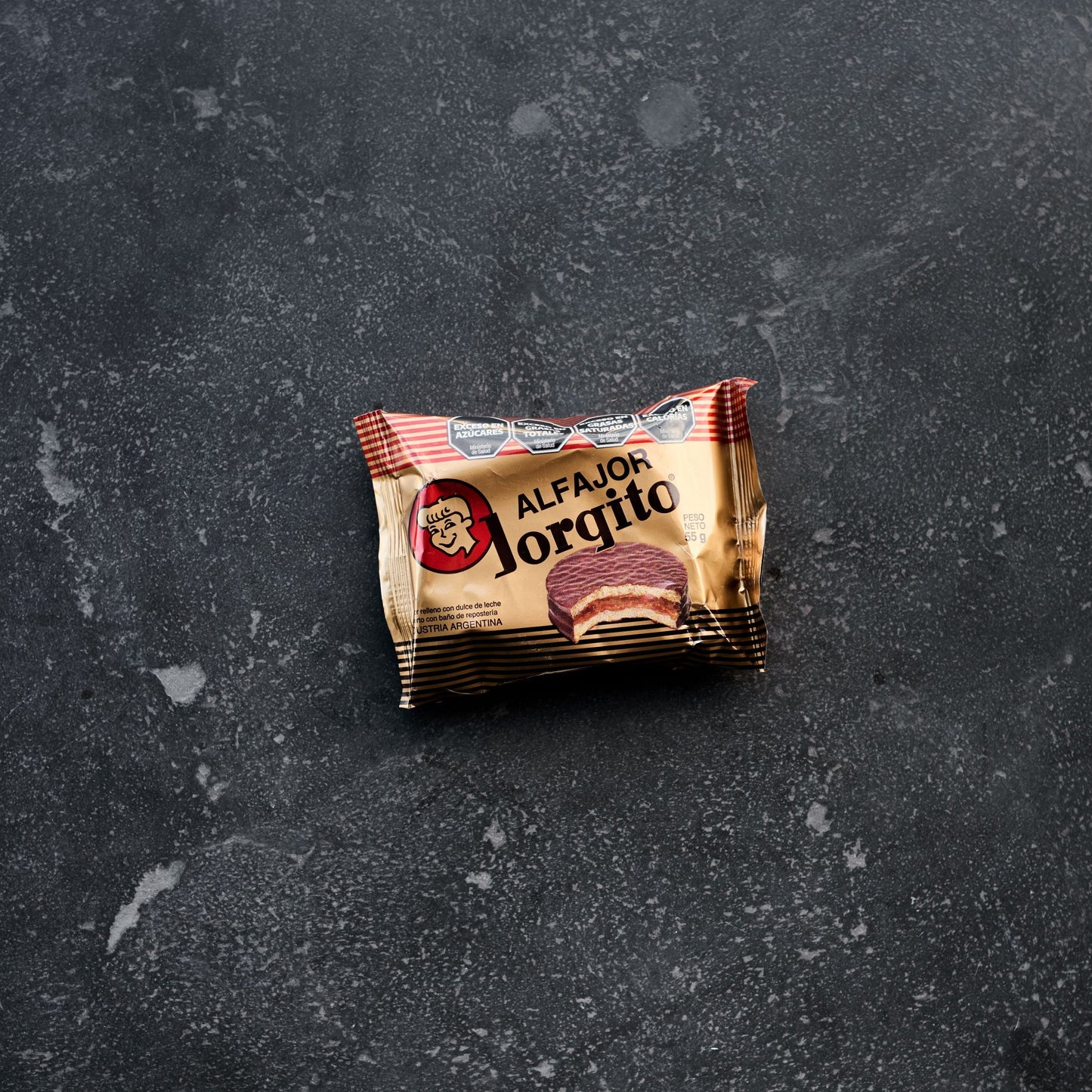 Jorgito Chocolate coating Alfajor filled with Dulce de Leche 55g