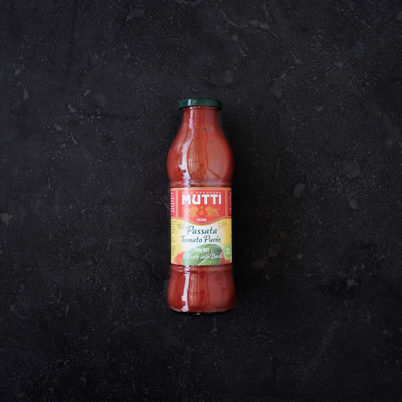 Mutti Passata w/ Basil 700ml